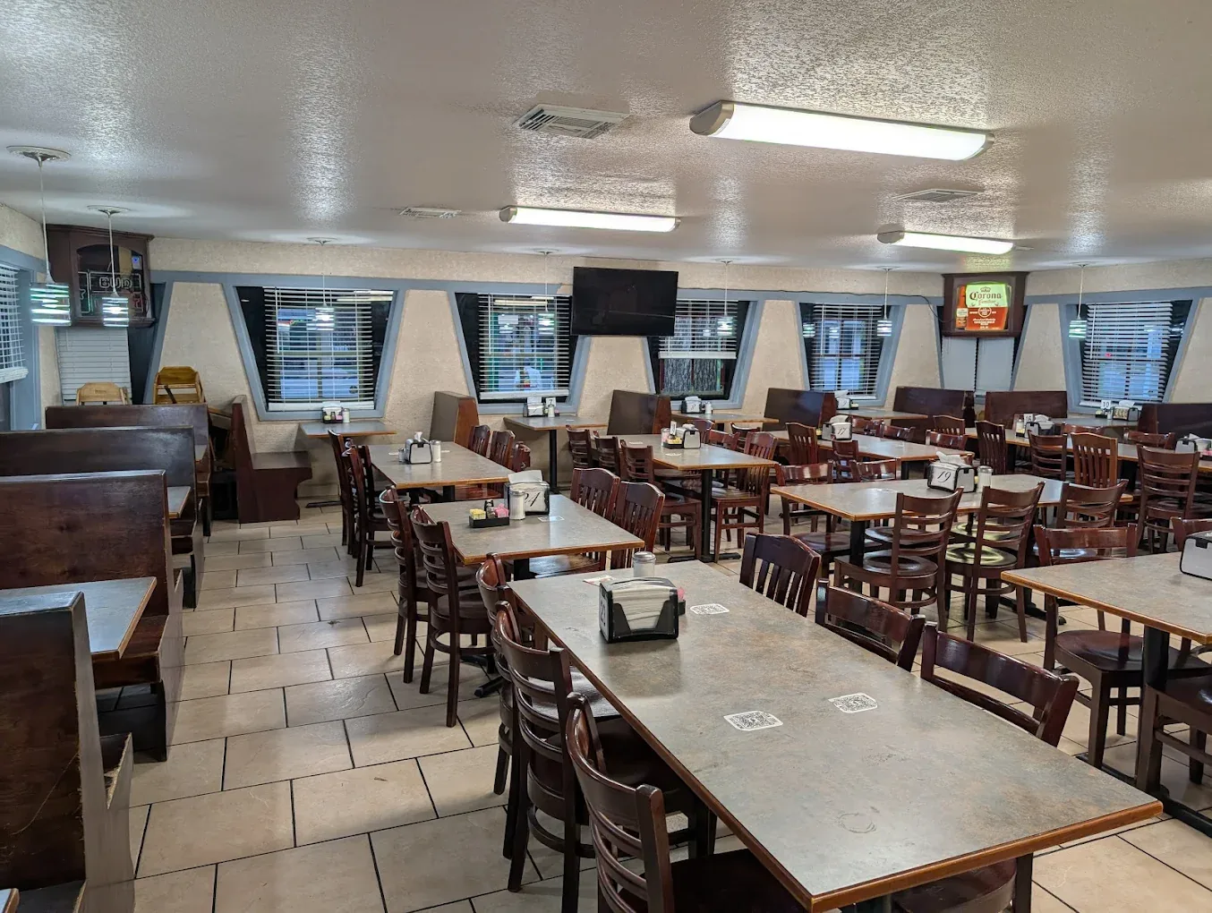 Spacious dining room at Taqueria El Tapatio Mexican Restaurant