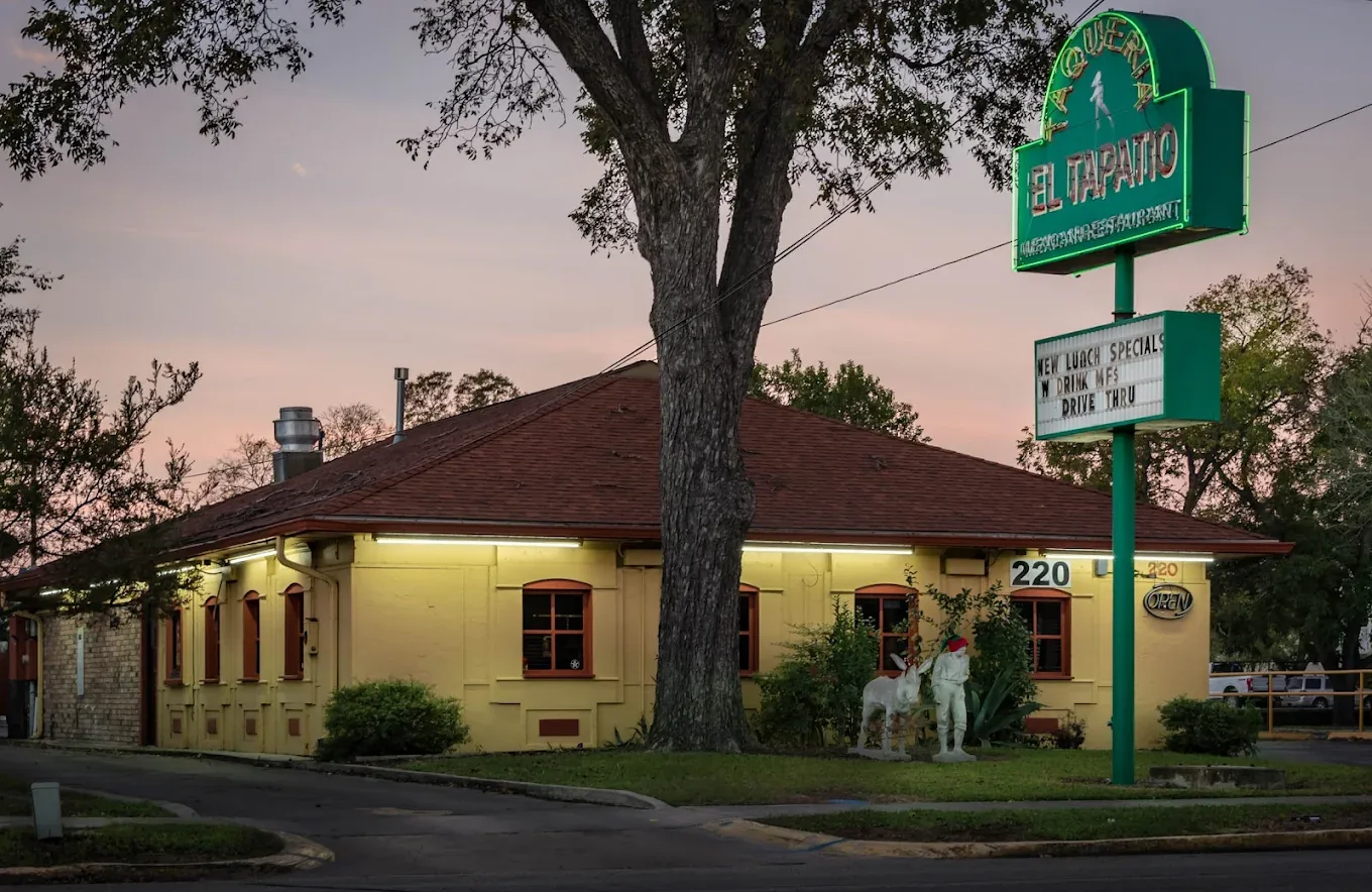 Taqueria El Tapatio restaurant building at 220 S Seguin Ave in New Braunfels